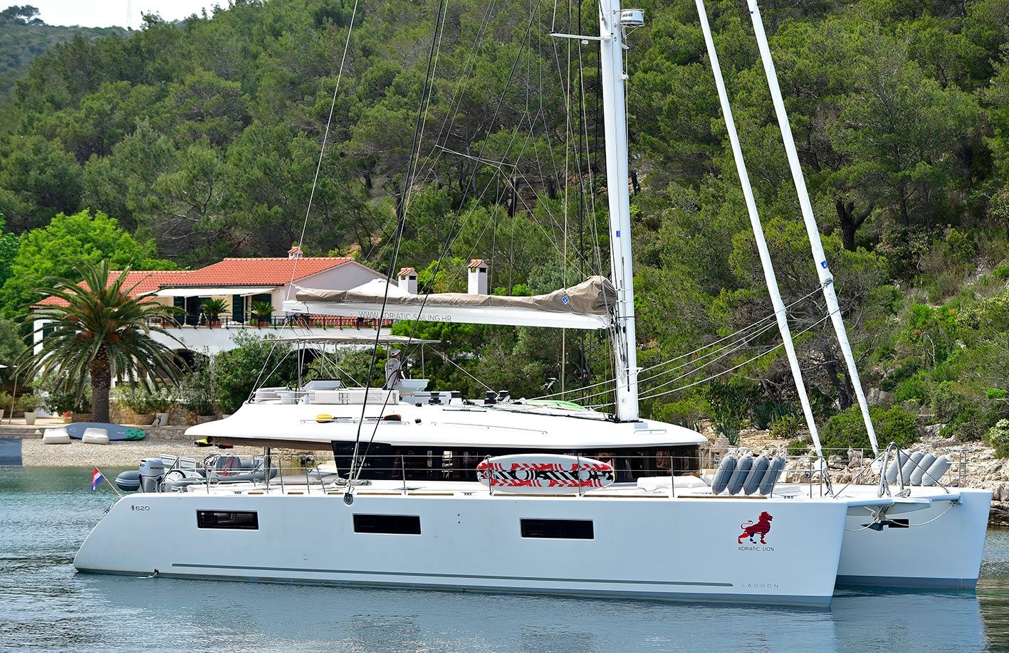lagoon-620-adriatic-lion-03