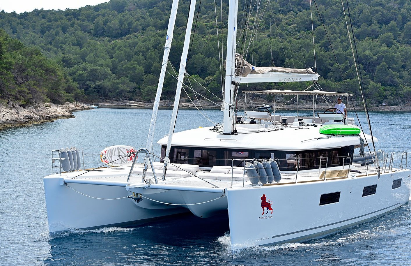 lagoon-620-adriatic-lion-04