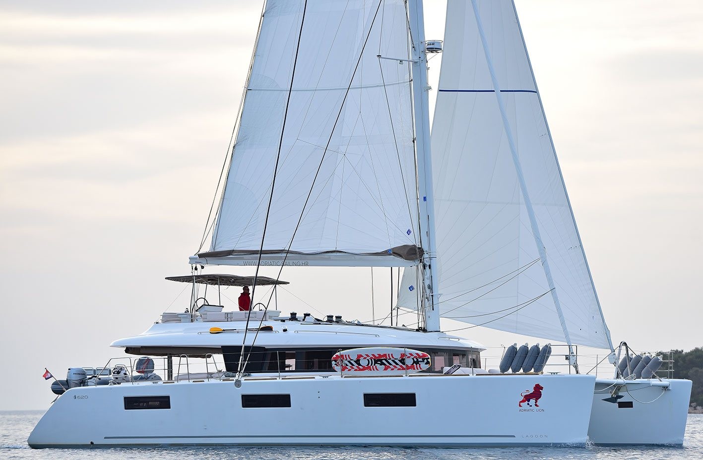 lagoon-620-adriatic-lion-05